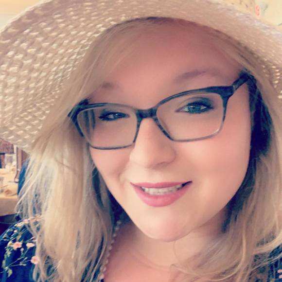 Meet your Posher, Kayla - Picture 1 of 1